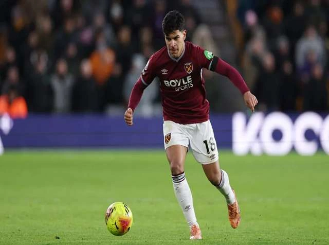Mateus Fernandes in action for West Ham as Manchester United and Real Madrid reportedly vie for his transfer.